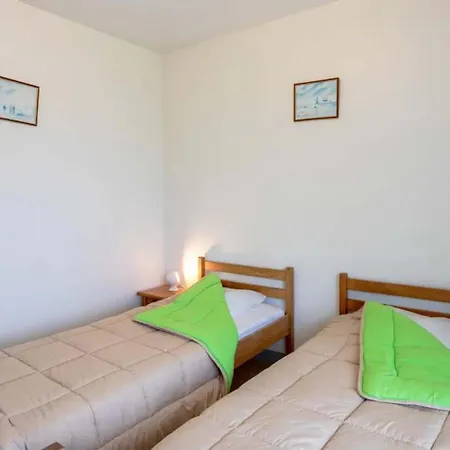 6 Personnes - Terrasse Et Confort A - Api-1-52-1252 *