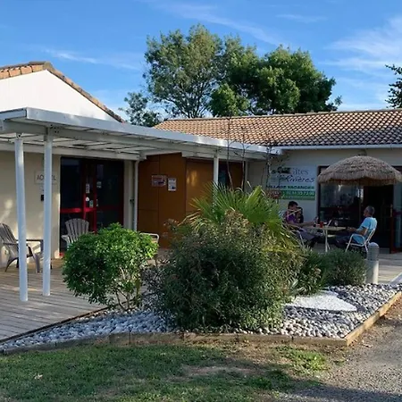 6 Personnes - Terrasse Et Confort à - Api-1-52-1252 Camping *