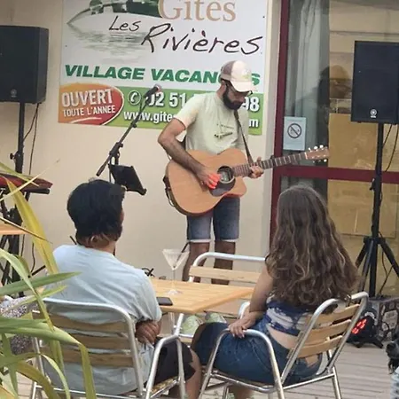 6 Personnes - Terrasse Et Confort A - Api-1-52-1252 *