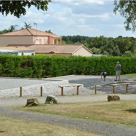 6 Personnes - Terrasse Et Confort A - Api-1-52-1252