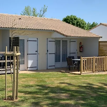 6 Personnes - Terrasse Et Confort A - Api-1-52-1252 *