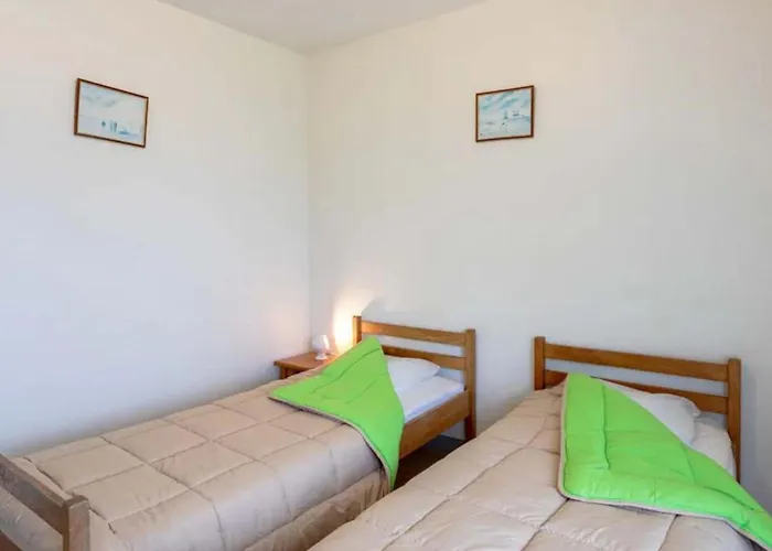 6 Personnes - Terrasse Et Confort A - Api-1-52-1252 *