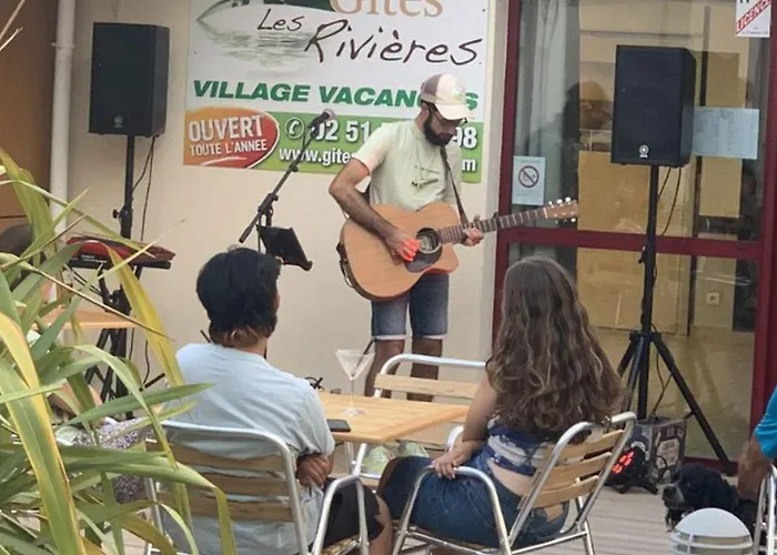 6 Personnes - Terrasse Et Confort A - Api-1-52-1252 *