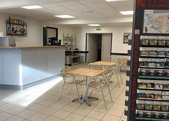 6 Personnes - Terrasse Et Confort A - Api-1-52-1252 مكان تخييم Maché