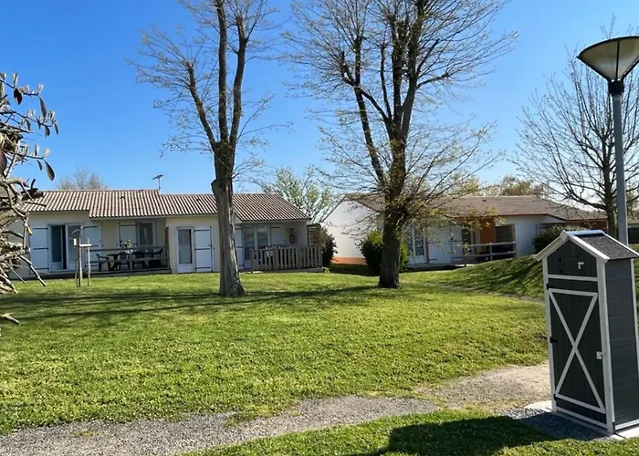 6 Personnes - Terrasse Et Confort A - Api-1-52-1252 *