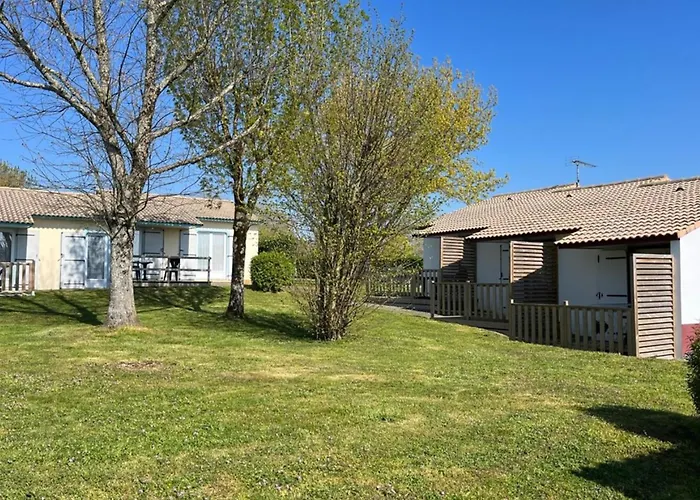 6 Personnes - Terrasse Et Confort A - Api-1-52-1252 * Maché